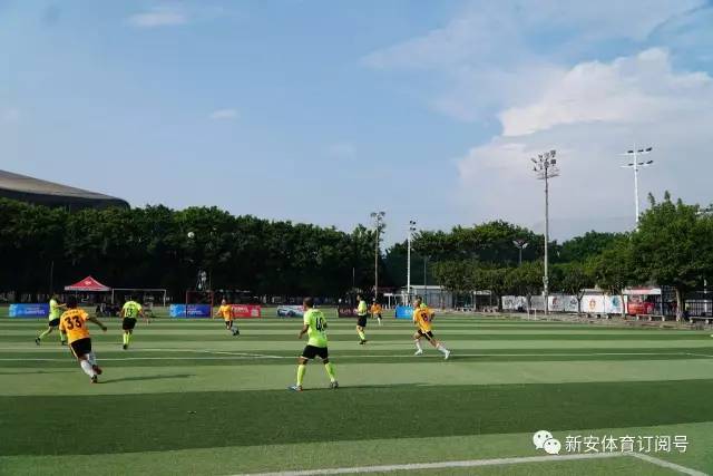 波杰姆斯基面部受伤后返回替补席